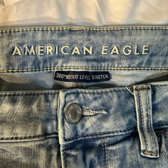 Light-Wash American Eagle Jeans Size 12 Regular Inseam 27 inches Straight - Picture 10 of 11